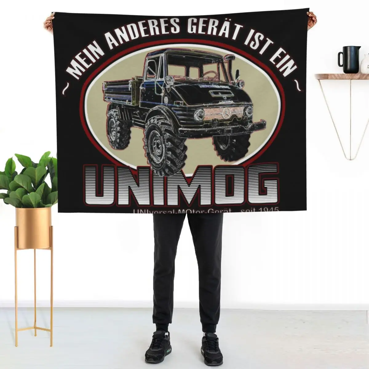 

Mein Anderes Gert ist ein UNIMOG (My other car is a UNIMOG - German) - on black Throw Blanket
