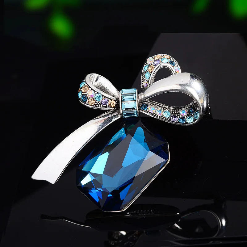 

New European Style Imitation Crystal Bow Brooch Woman Men Suit Fashion Accessories Pin Classic Geometry Corsage Wedding Gifts