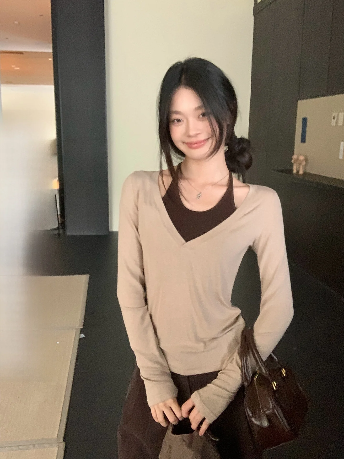 

Красивая длинная футболка-базовый слой для женщин, повседневная, с креативным узором, V-образный вырез, стандартный крой, осенне-зимний топ