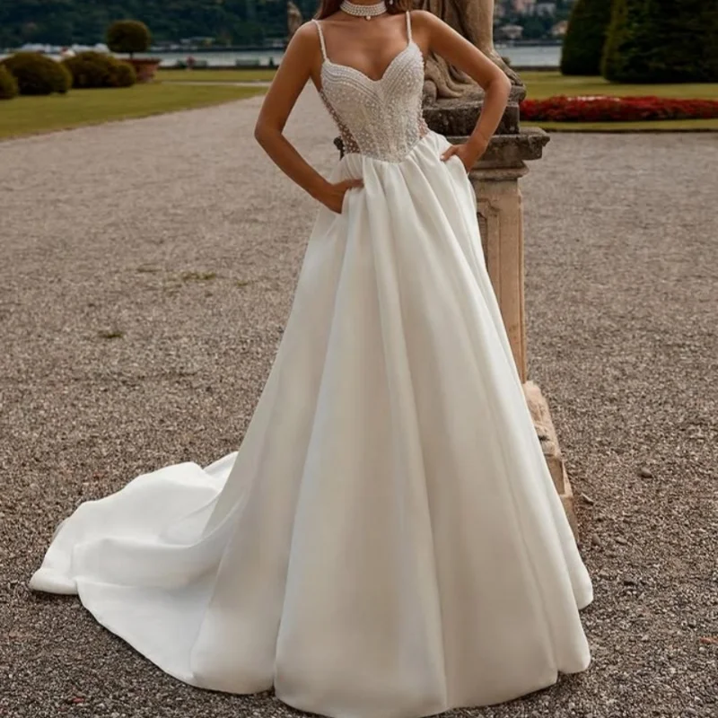 Abiti da sposa bianchi con spalle scoperte La decalcomania del corsetto Abiti da sposa con perle Perline Una decorazione della gonna multistrato Realizzato ﻿ Personalizza