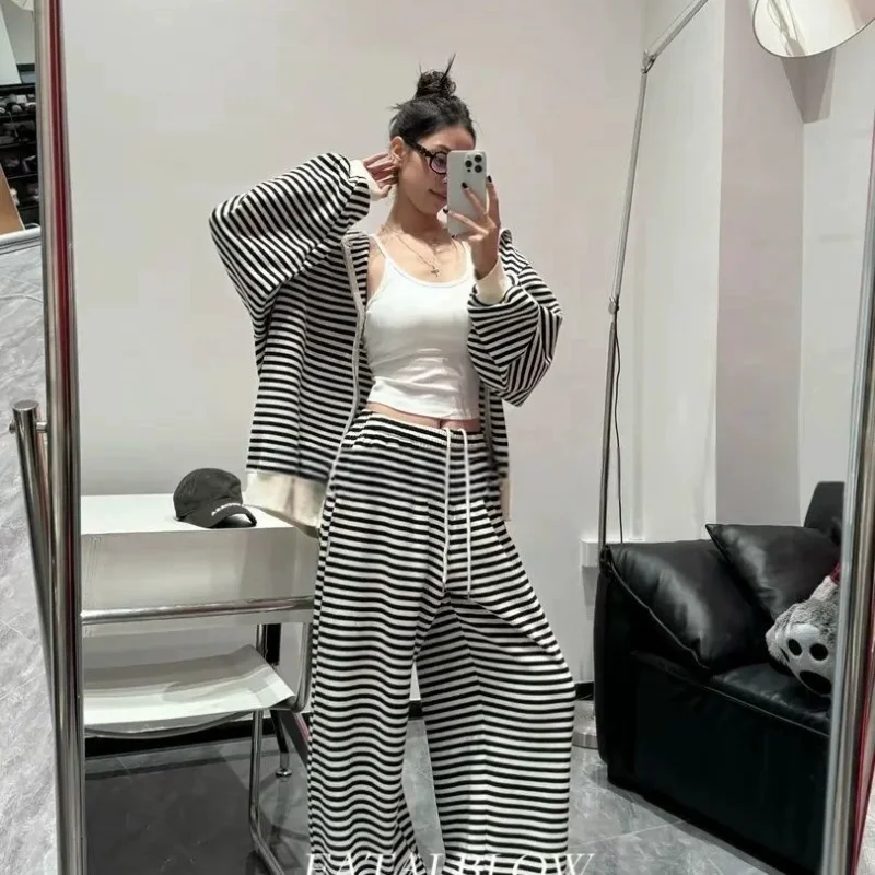 

Новая полосатая куртка на молнии в ленивом стиле, брюки с капюшоном, широкие брюки, повседневный комплект из двух предметов