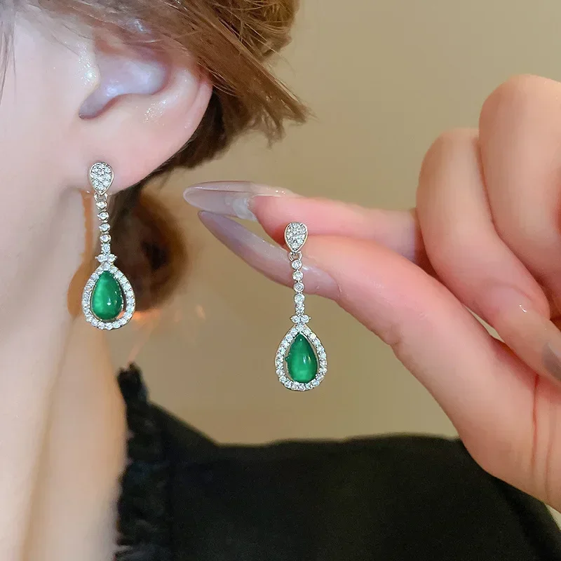 

New Popular Women's Pendant Emerald Earrings Retro Party Accessories with Bright Green Zirconia Elegant Jewelry Gifts
