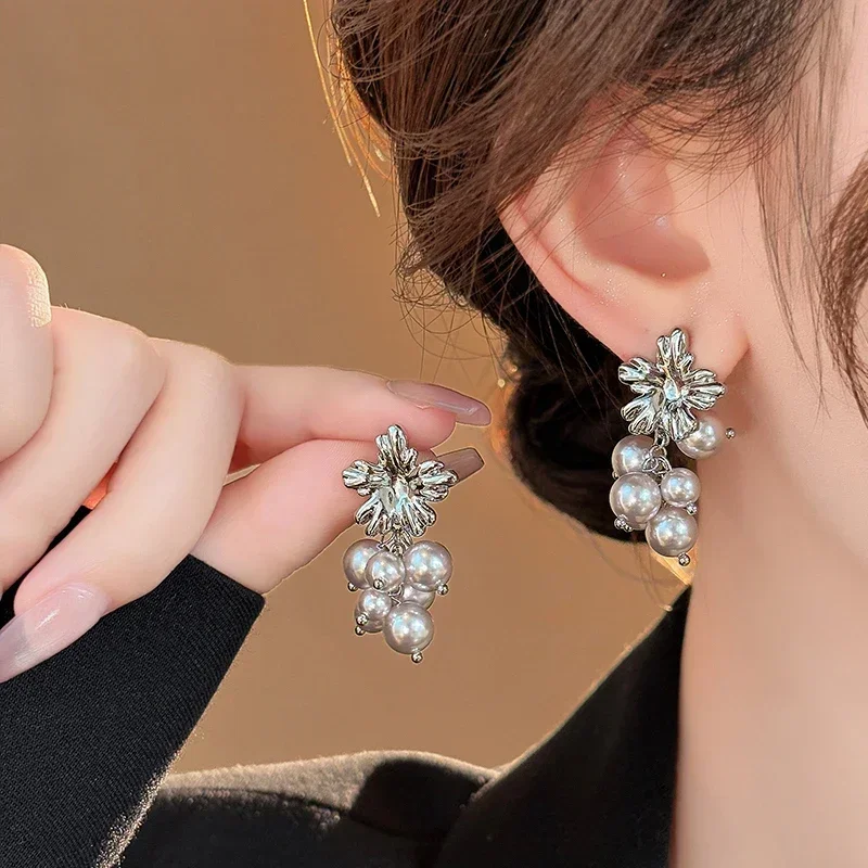 Manta rose pearl beaded small fringed stud earrings unique earrings autumn and winter exquisite earrings