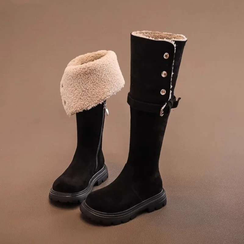 

Детская модная обувь2025, новая зимняя корейская версия, детские лонг-сапоги, модные нескользящие замшевые кожаные сапоги для девочек, детские сапоги в британском стиле