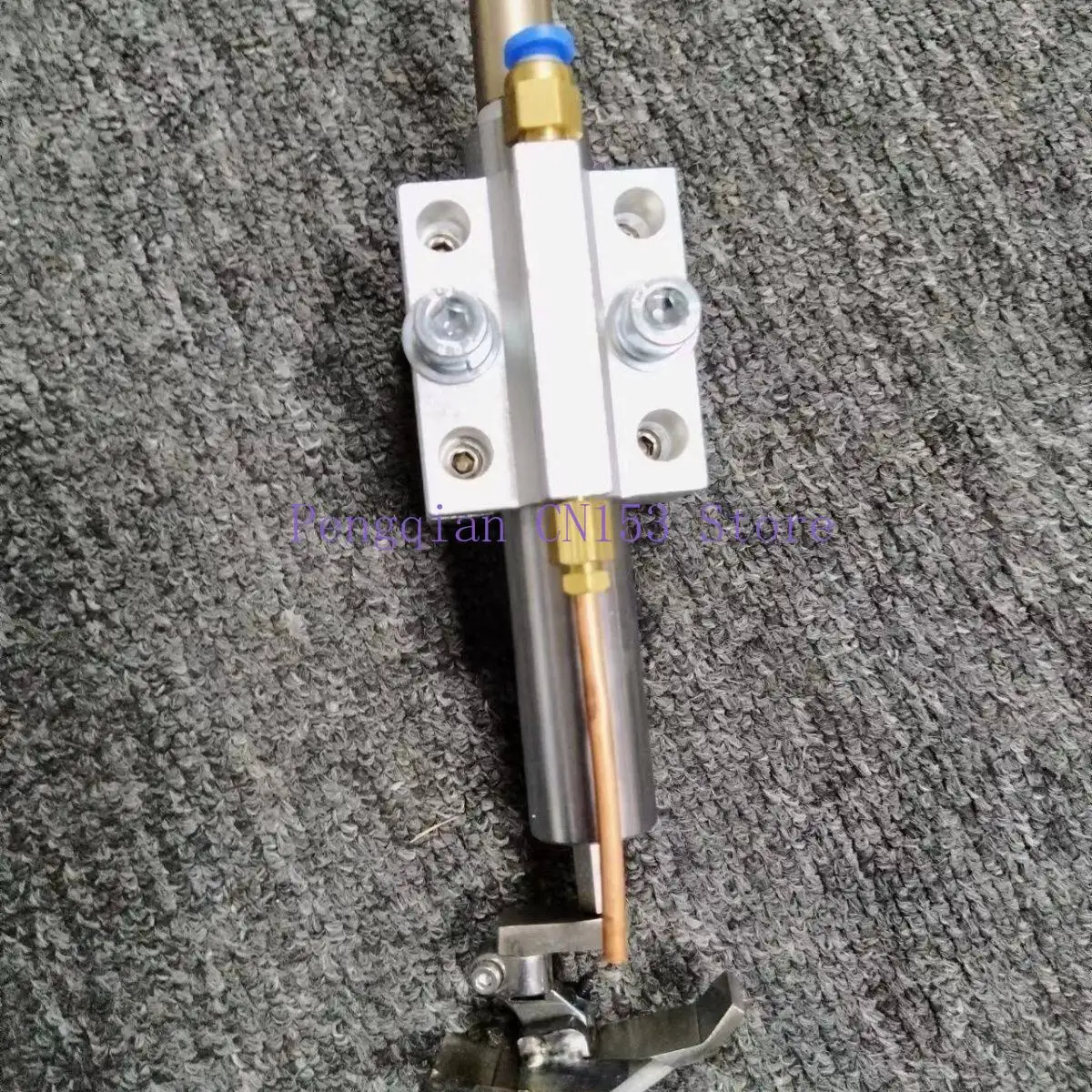 Welding floating flat scraper flat shovel device scrapes the glue line up and down without hurting the board