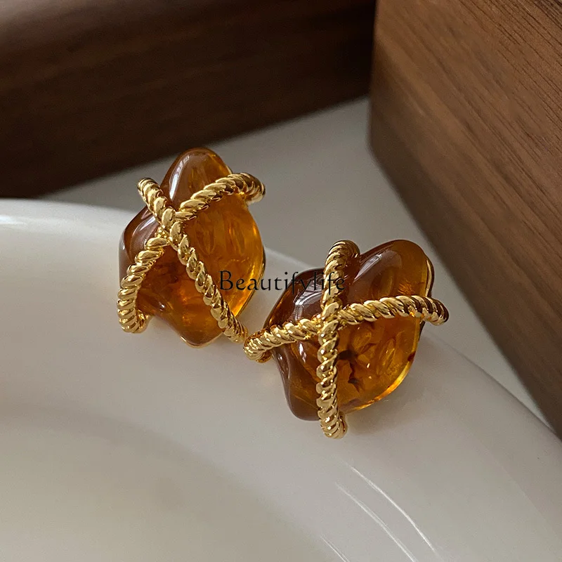 

Maillard-Brown Colored Glaze Earrings, Light Luxury, High Sense, Elegant, Retro, European and American