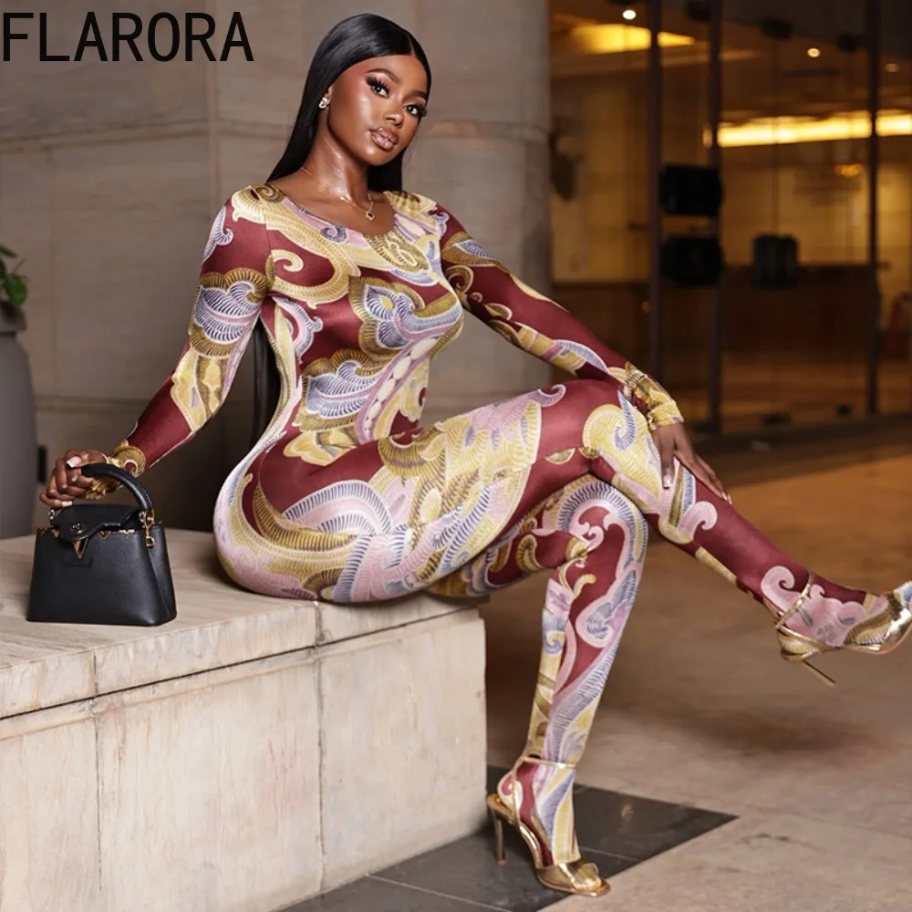 FLARORA 섹시하고 시크한 프린팅 풋드 점프수트 여성 힙스터 O넥 긴팔 슬림핏 피치힙 미드나잇 파티 클럽웨어 오버올