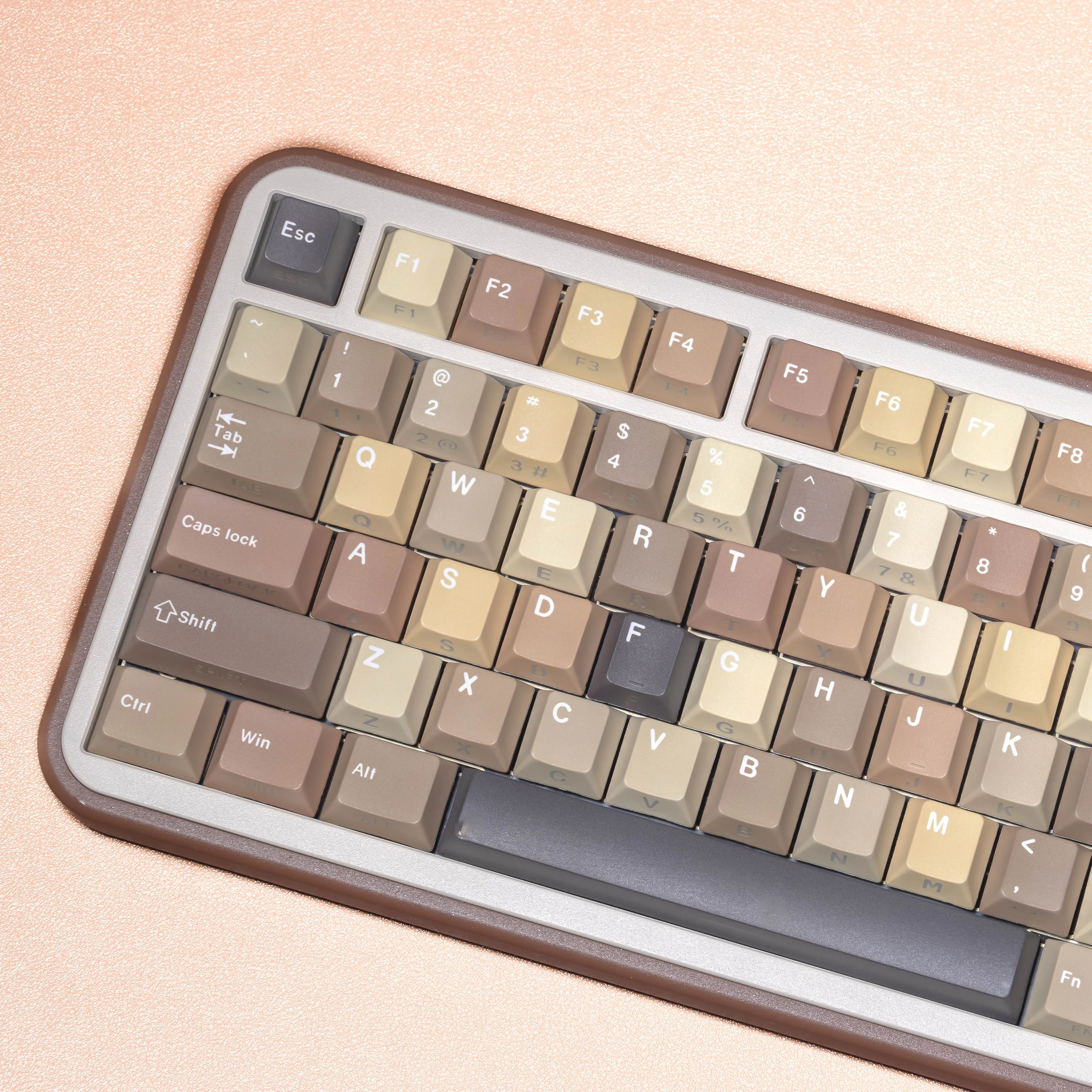 أغطية مفاتيح القهوة PBT Cherry Profile أغطية مفاتيح مطبوعة مزدوجة 131 مفتاحًا DE/FR/KR/EN/ES/AR/JP ISO تخطيط للوحة المفاتيح الميكانيكية F60 #6