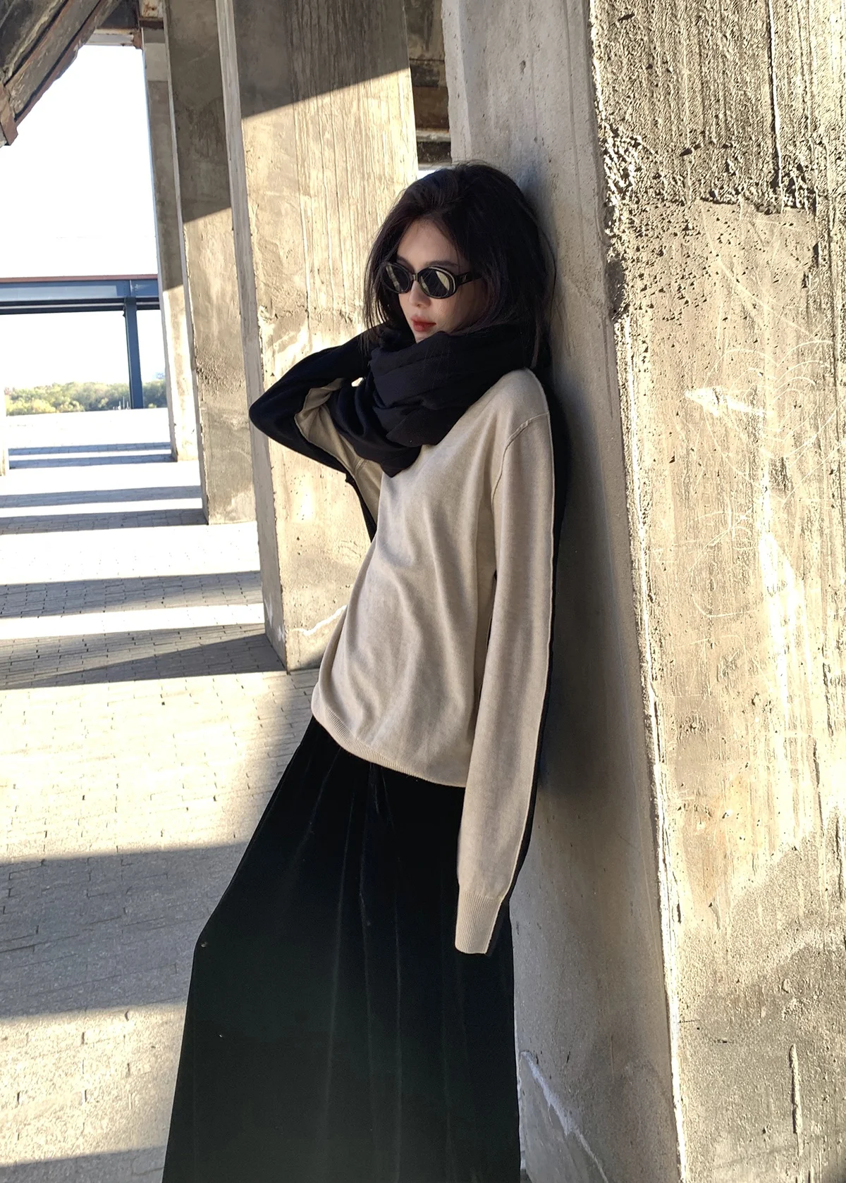 

Minimalist Knitted Sweater Color Block round Neck Overhead Top Women's Fashion Winter Collection Simple Design Vanilla Bean