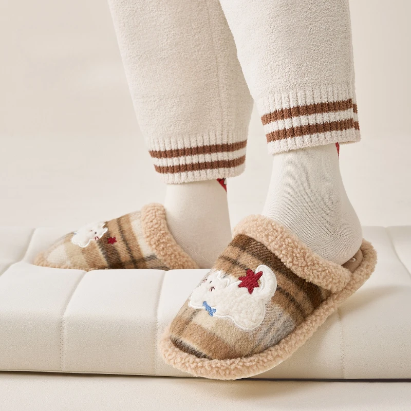 لطيف الكرتون داخلي رقيق النعال للنساء الرجال الشتاء أحذية منزلية الدافئة أفخم المضادة للانزلاق الأزواج المنزل الطابق النعال القطن