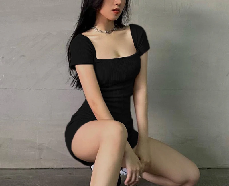 جمبسوت بأكمام قصيرة للنساء ، رقبة مربعة ، سحاب ، عصرية ، قطن ، قصة ضيقة ، شورت سادة ، صيف