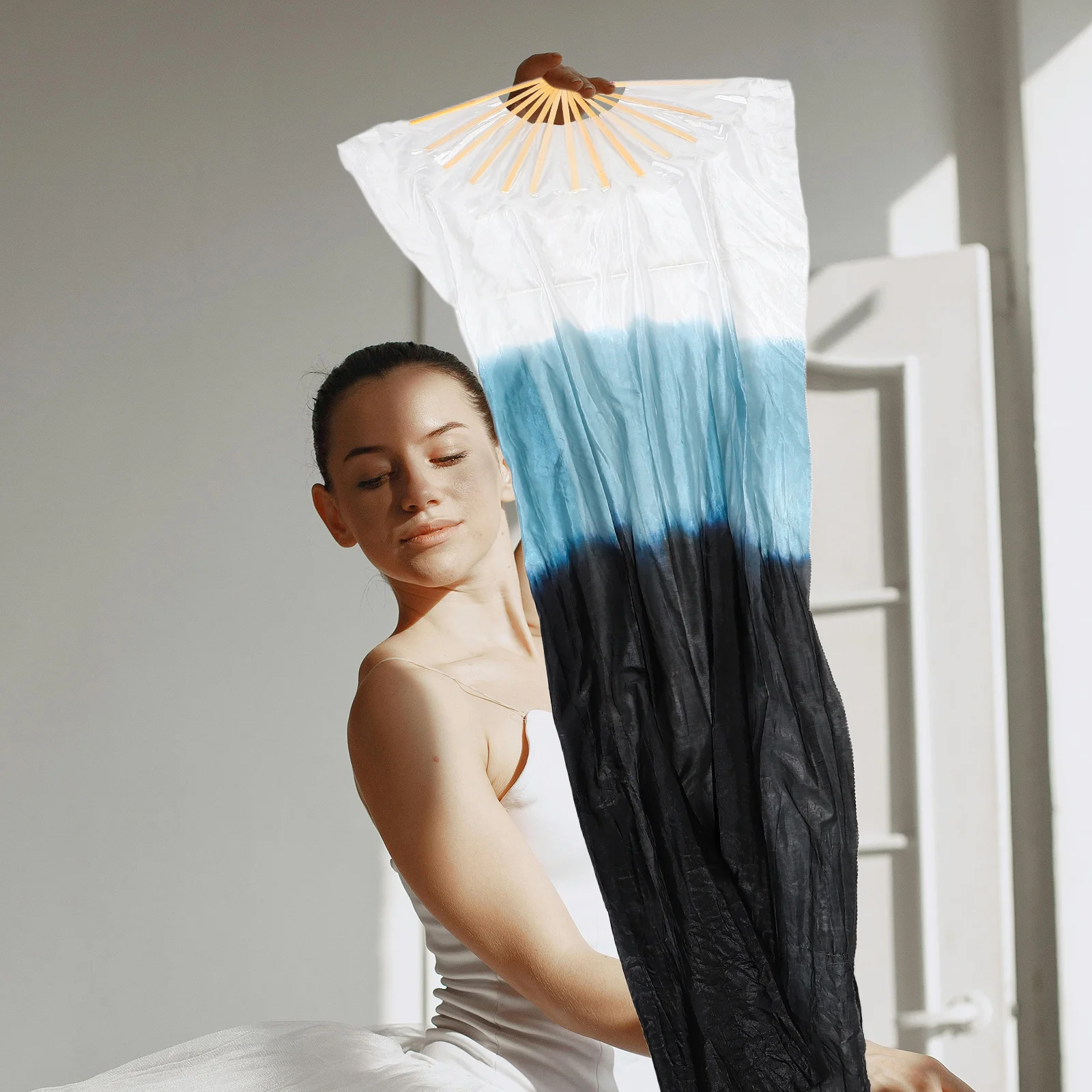 

2 шт., вееры для танца живота, градиентные складные искусственные шелковые длинные шелковые вуали, красочные танцевальные веера для выступлений на сцене боевых искусств