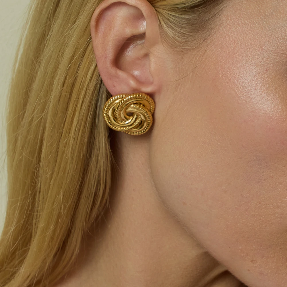 Stainless Steel Metal Texture Winding Triangle Hollow Stud Earring for Women 18K Gold Color Fashion Waterproof Jewelry Gifts