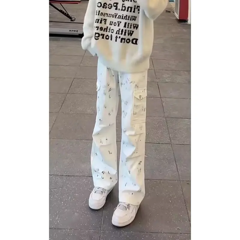 กางเกงยีนส์ทรงบานสีขาวลายจุดบางๆ สไตล์อเมริกันไฮสตรีทสำหรับผู้ชาย ฤดูใบไม้ร่วง ทรงหลวม ขาตรง สวมใส่สบาย ﻿