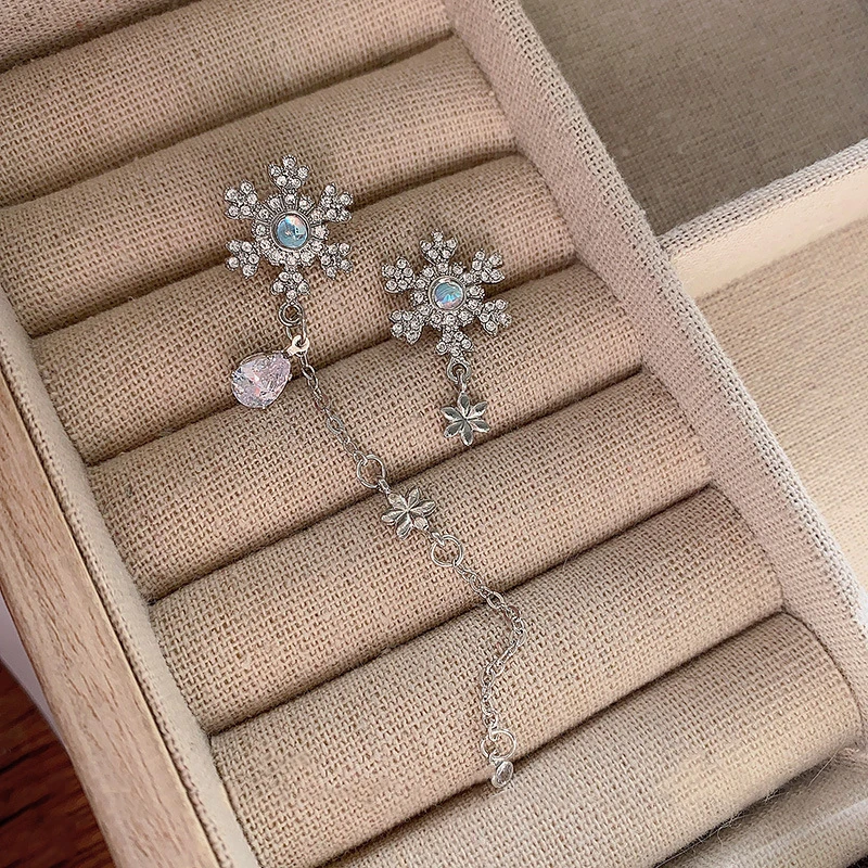 أقراط ندفة الثلج الزركون المزخرفة بحجر الراين؛ تصميم شرابة غير متماثل لمجوهرات حفلات المكتب الفاخرة للنساء #4