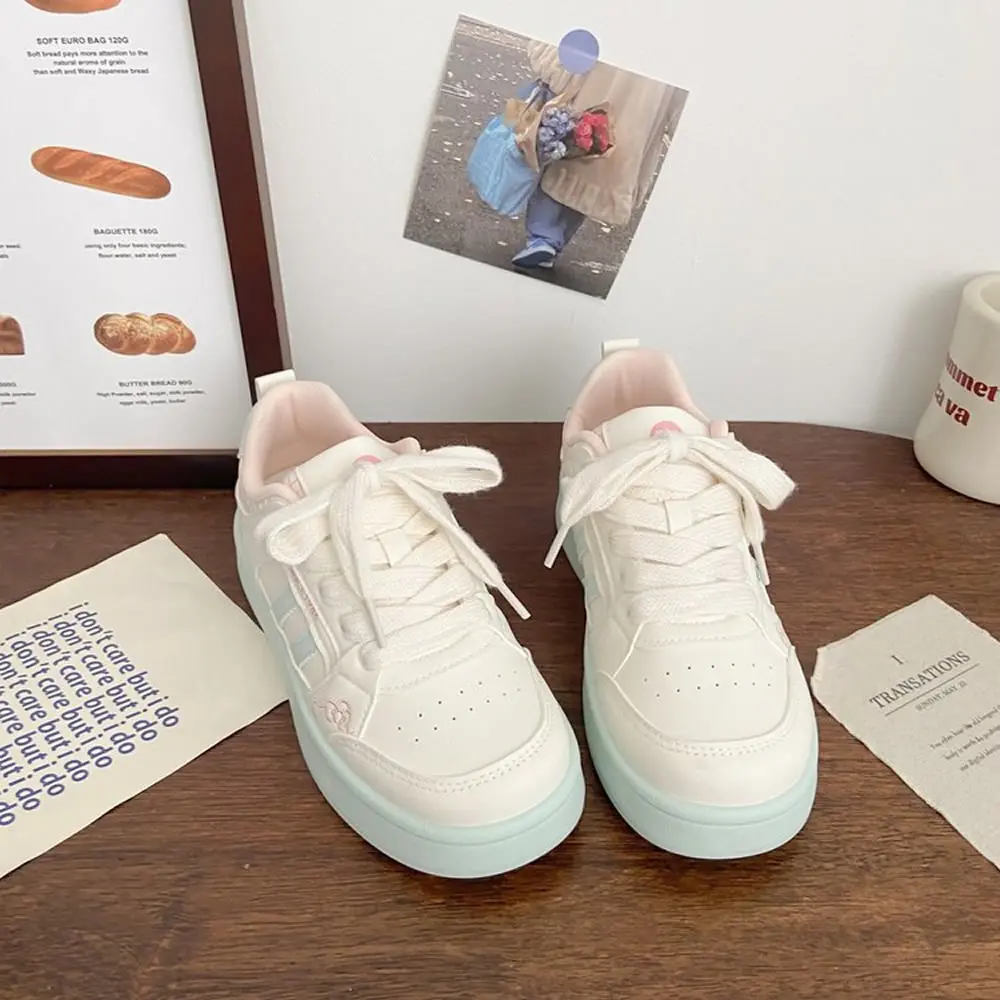 sapatos-de-skate-de-fundo-grosso-feminino-desportivo-versatil-baixo-superior-tenis-casuais-outono-2025-novo-estilo-fivela-cruzada-cor-pura