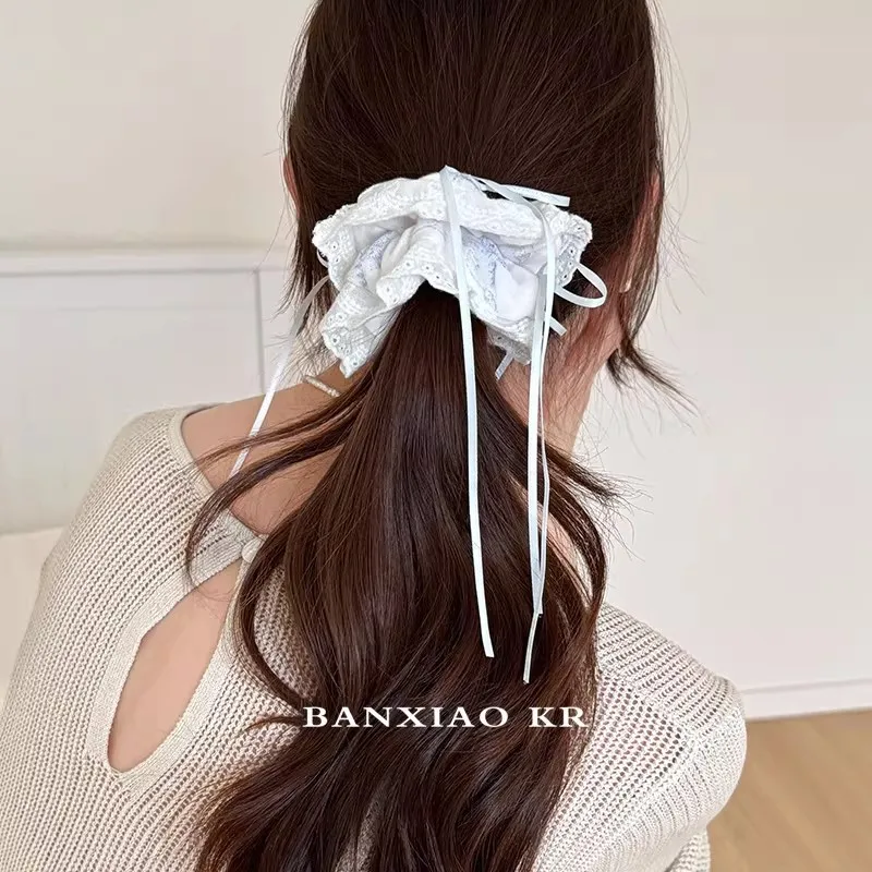 Fresh Lace Scrunchie vs. Standard Elastic: Style and Comfort