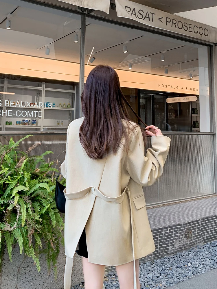 

Элегантный женский костюм цвета сакуры: пиджак на весну-осень, двубортный, удлиненный, для создания профессионального образа