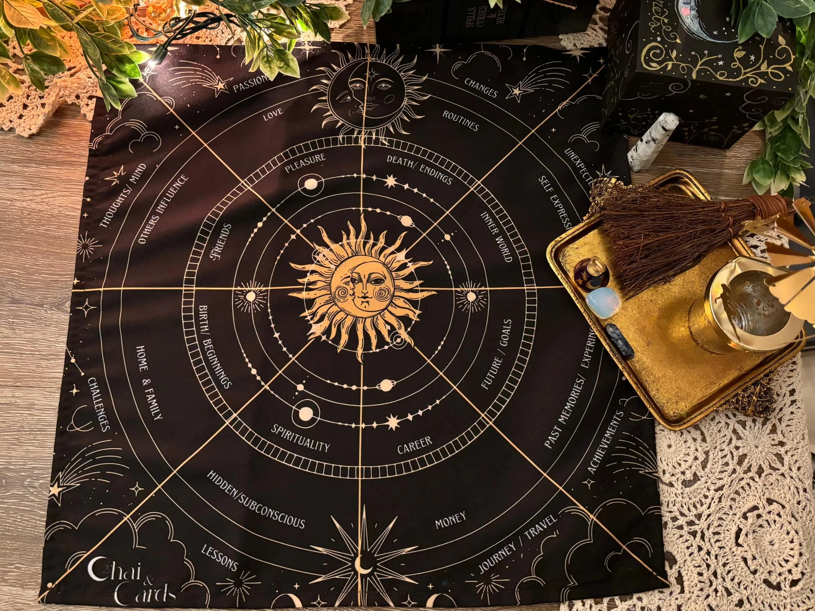 Sun Moon Stars Tarot Tablecloth, Celestial Witchcraft Casting Cloth, Printed Divination Altar Mat for Spiritual Rituals and Witc