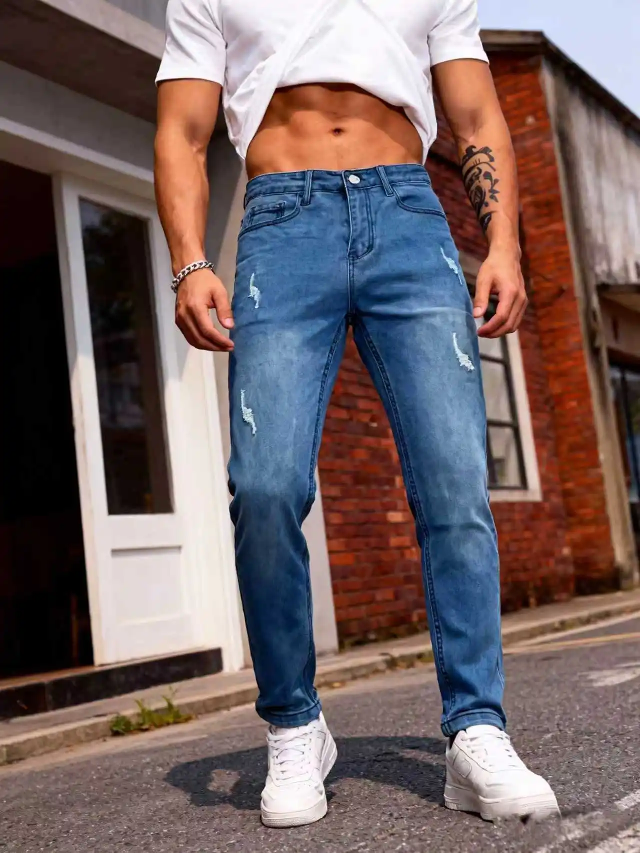 جينز ممزق عصري للرجال |   بنطال جينز مطاطي بقصة ضيقة باللون الأزرق الداكن، مثالي للعمل الذكي غير الرسمي والتواريخ والإجازات في عطلة نهاية الأسبوع
