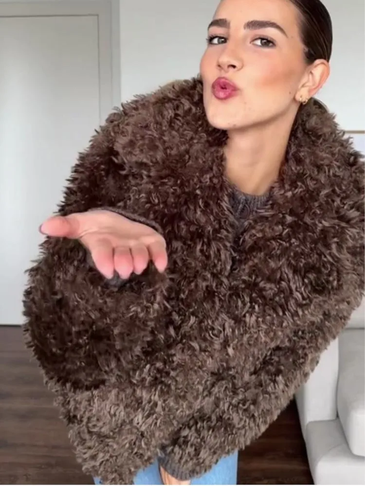 Casaco curto com efeito de pele falsa, casaco feminino de lã de cordeiro, imitação de pele, design de nicho, lã encaracolada, quente, moda outono inverno