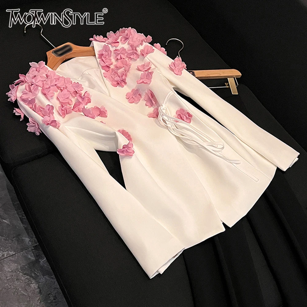 

TWOTWINSTYLE Sweet Spliced Appliques Blazers For Women V Neck Long Sleeve Spring Temperament Coat Female Fashion New KJA533232