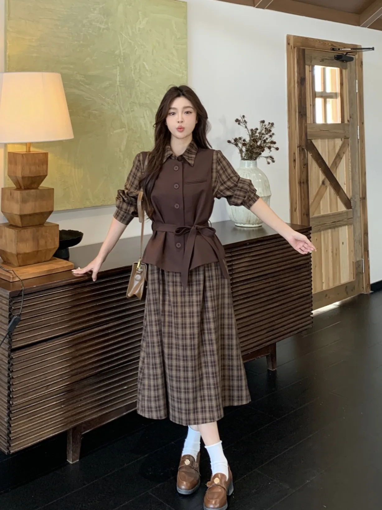 

Женская осенняя новинка: модный корейский топ в клетку больших размеров с высокой талией, поясом и длинными рукавами, средней длины, для повседневной носки