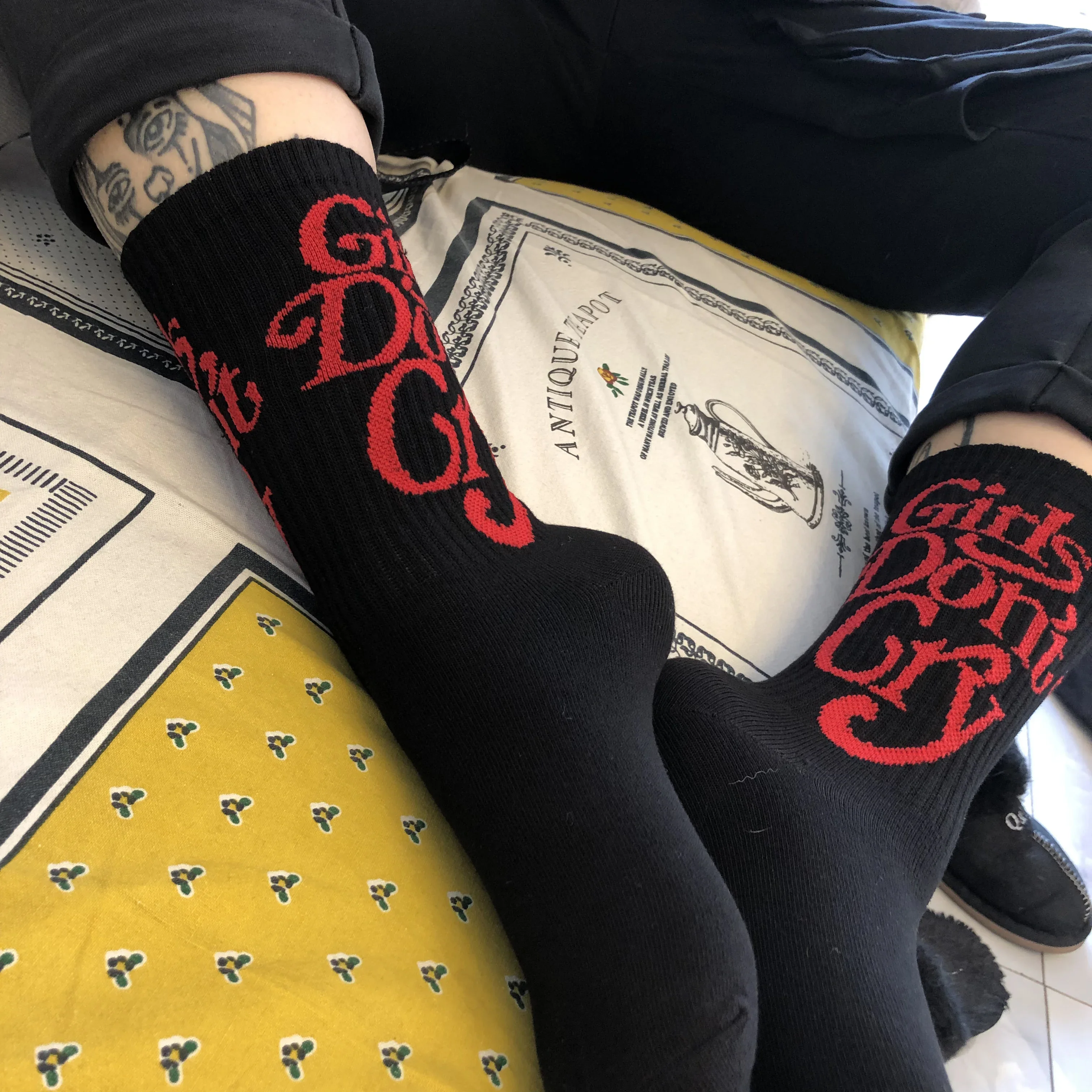 3 Pairs/dozen Fashion Girls Dont Cry Long Cotton Harajuku Letter Print Black Hip Hop Short Sleeves Gifts Soft Men Women Socks