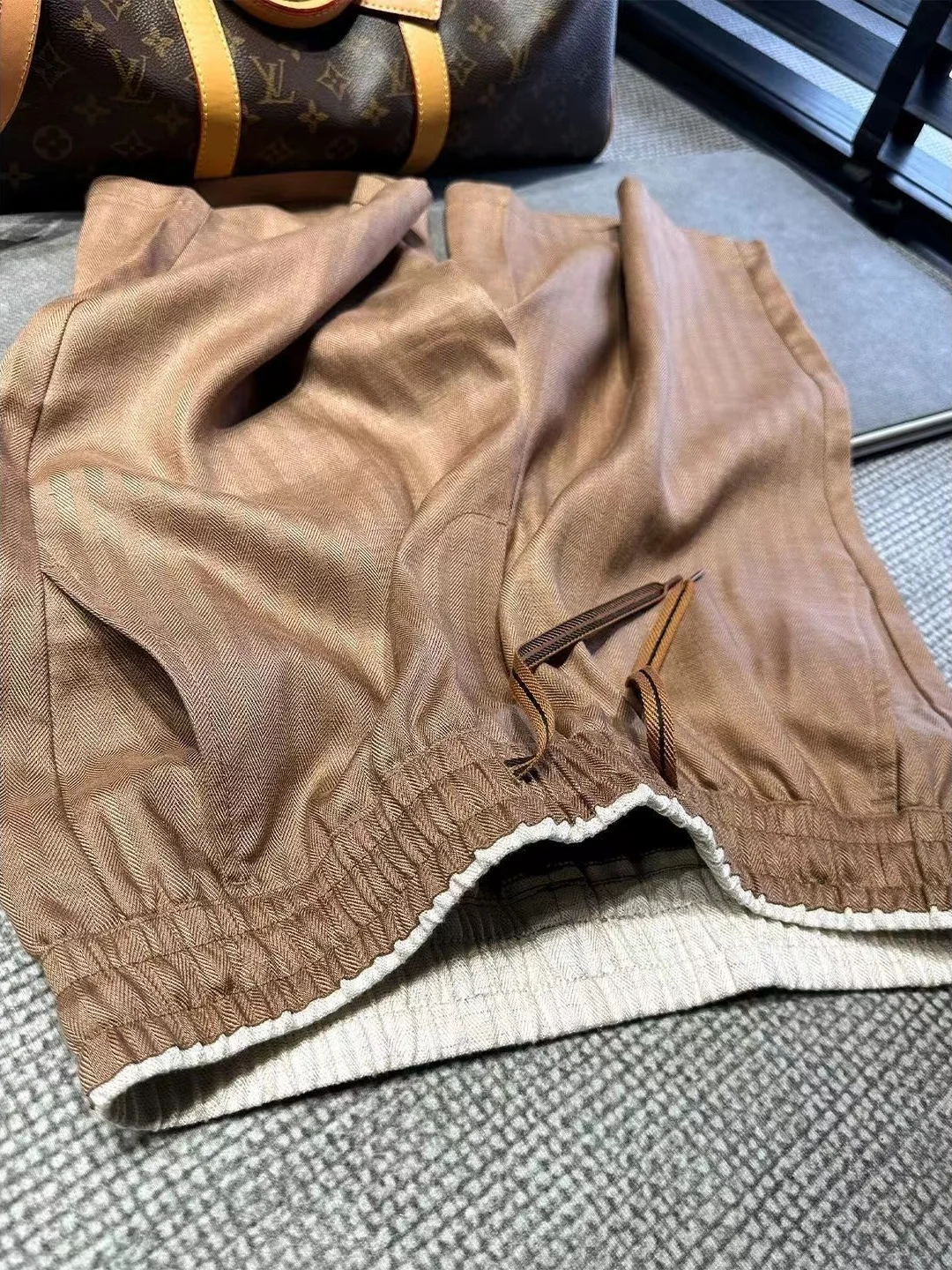 

Summer New Men's Loose Fit Straight Leg Short Pants Elastic Waist Thin Beach Shorts Breathable Casual Five-Point Pants