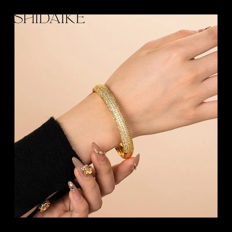 

Высококачественный браслет из 18-каратного золота с бриллиантами, легкий роскошный ювелирный светильник высокого класса, роскошный ряд с бриллиантами и цирконием