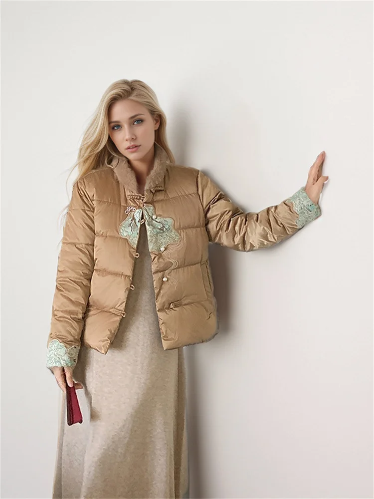 Piumino invernale da donna inverno nuovo stile cinese alla moda ricamo corto temperamento piccolo collo di pelliccia giacca calda