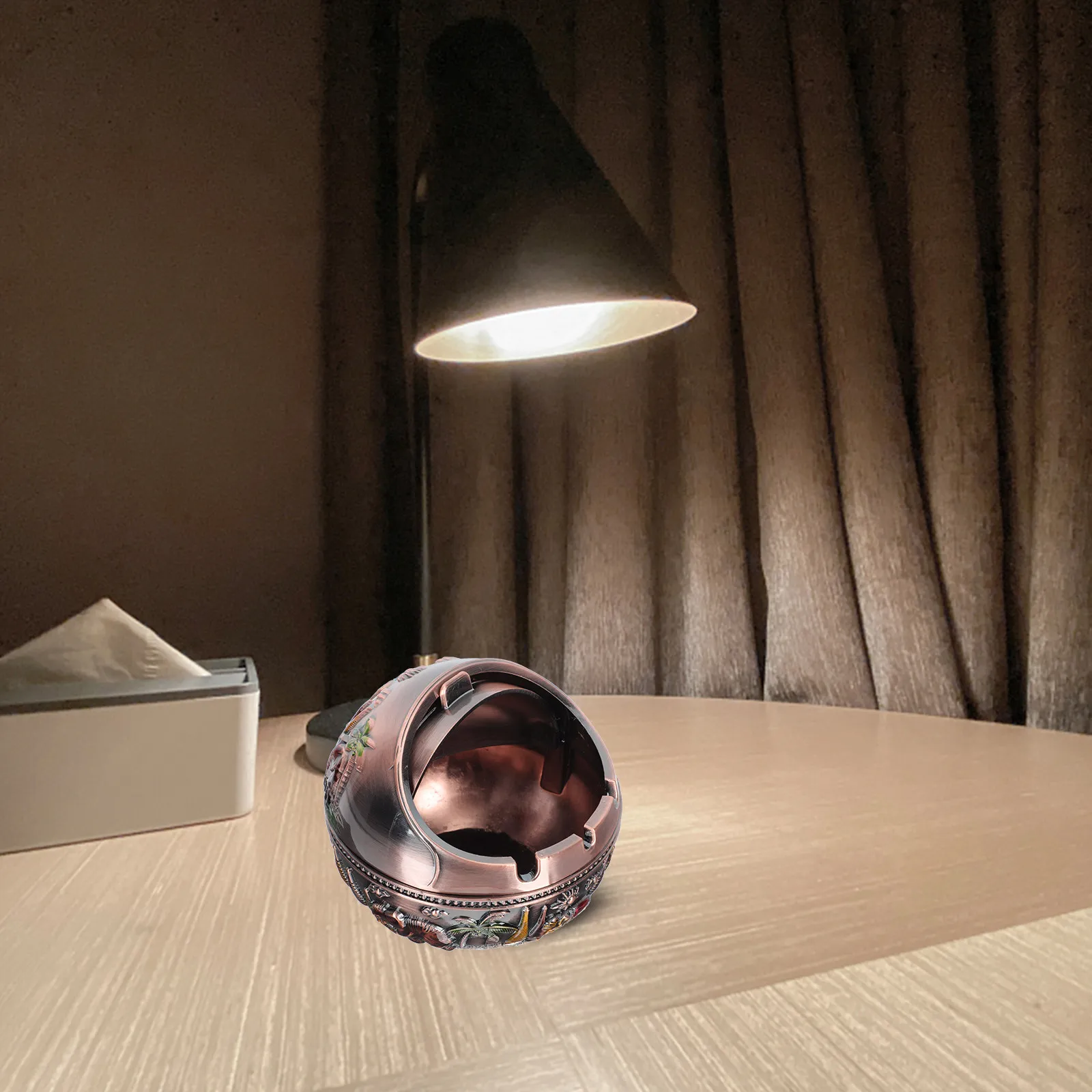 

1pcs Anti-Fall Metal Ashtray With Cover Retro Design For Home Office Cigarette Ash Holder Desktop Decor Craft