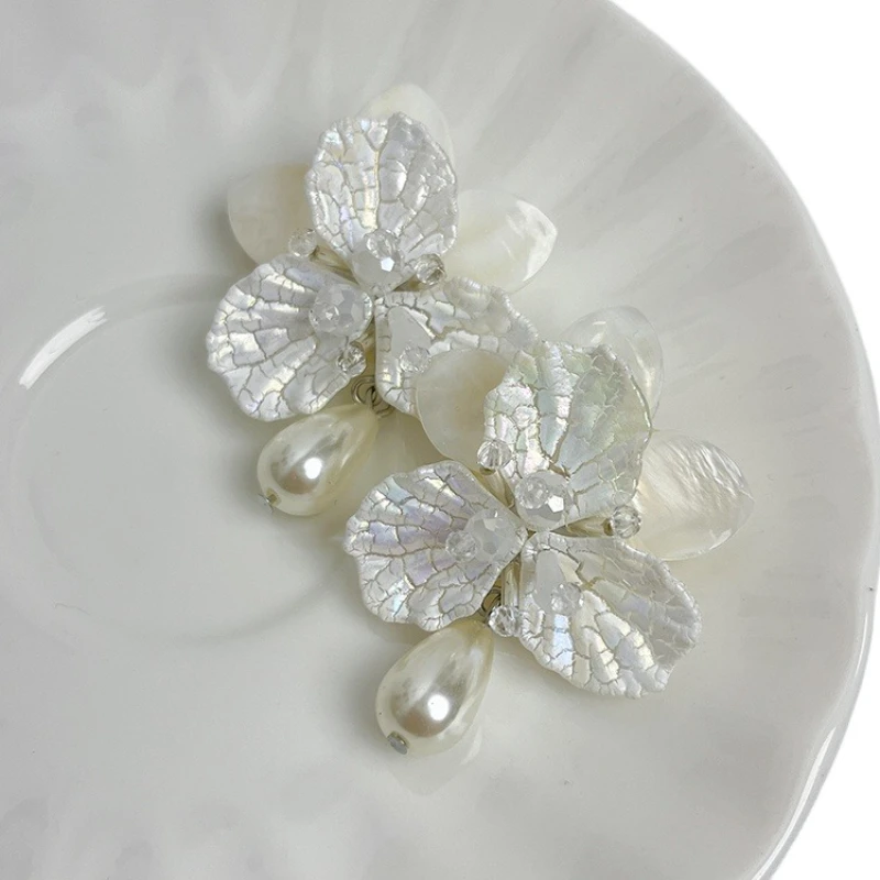 

French pearl flower stud earrings women's high-end sense light luxury niche temperament earrings