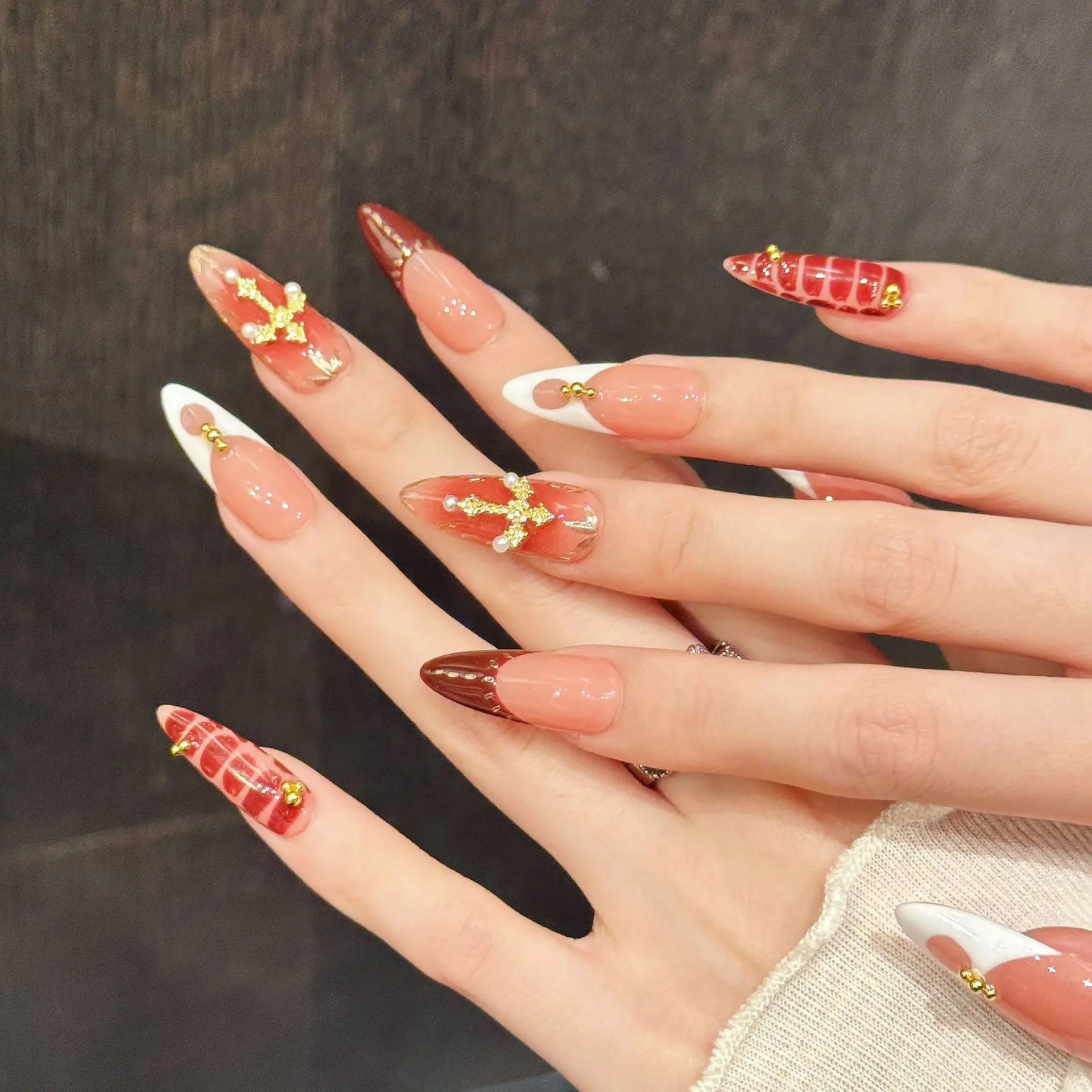 

10 шт. оранжевый, красный, белый, крестик со стразами, накладные ногти, длинный овальный дизайн, милый крутой стиль, накладные ногти ручной работы с инструментом из 4 шт.