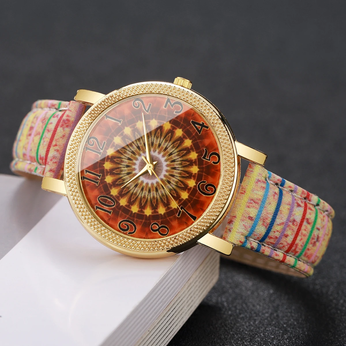 1Pcs Women's Gift Watch Temperament Elegant Personality Scale Dial Trendy Fashion Quartz Watch, Best Gift for Girls(without box)