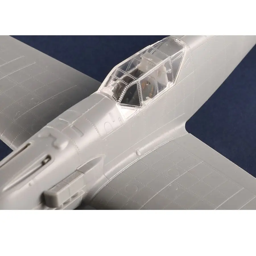 Hobbyboss الألمانية Messerschmitt Bf109E-4/TROP المقاتلة   أطقم منمذجة 81793 1/48