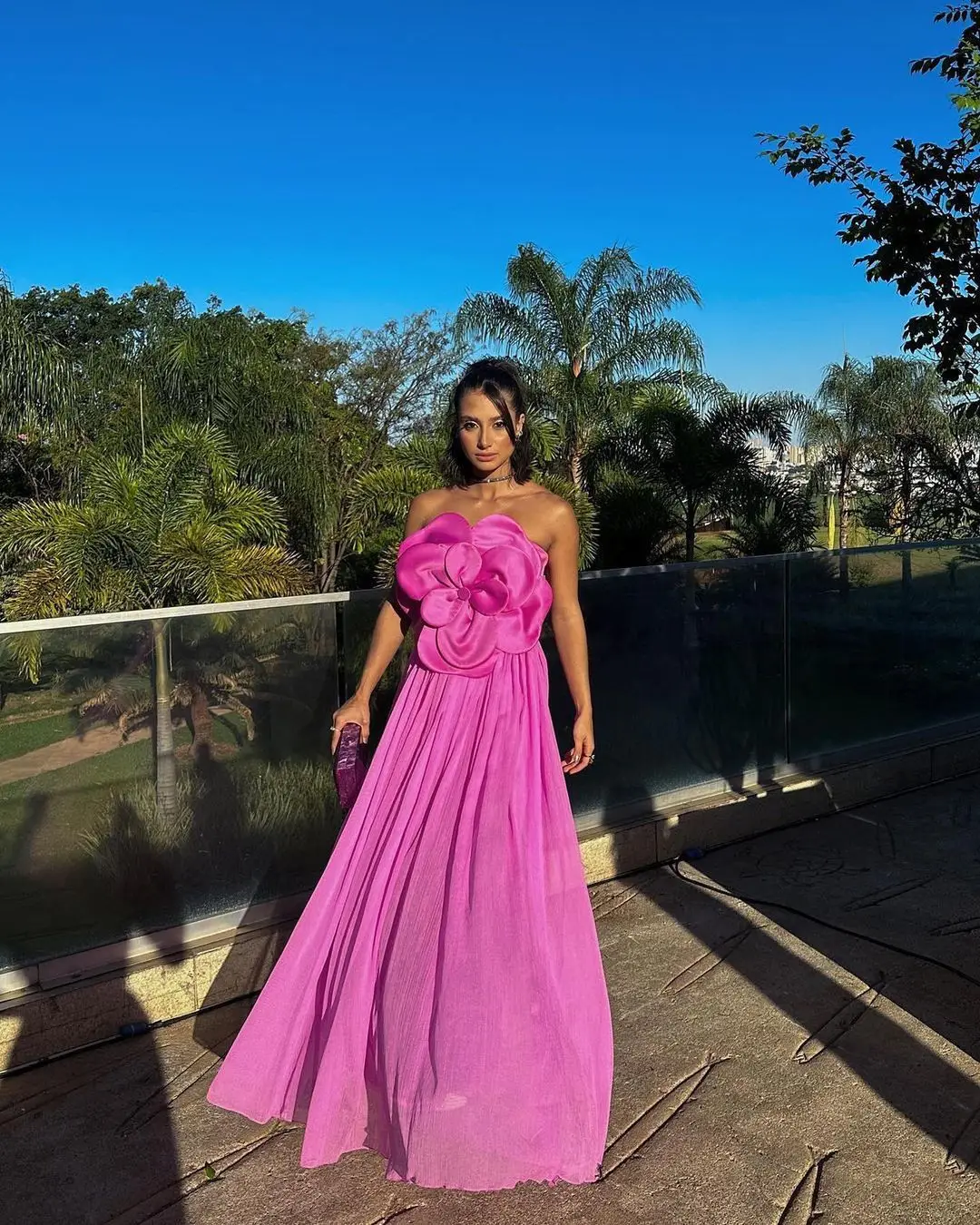 ชุดเดรสงานเลี้ยงสีชมพูฟูเชีย ประดับดอกไม้ 3 มิติขนาดใหญ่ สายเดี่ยว ผ้าชีฟองลายดอกไม้ ชุดเดรสสำหรับงานพิธีการ ชุดราตรีสีชมพูร้อนแรง