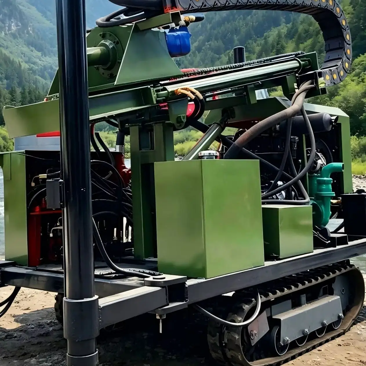 

Customized SM200 Portable Crawler Well Drilling Rig Hydraulic & Diesel Powered Suitable for Household and Farmland Use
