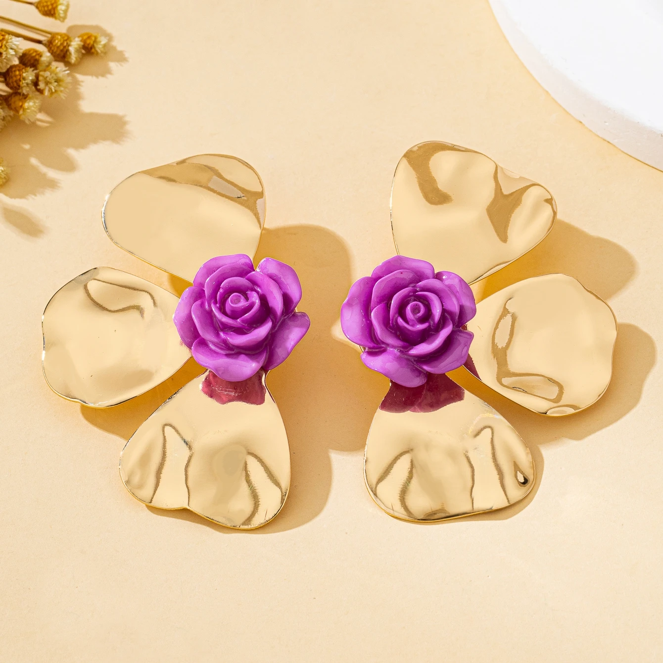 زوج من الأقراط النسائية، بتلات زهور ستيريو مبالغ فيها، أقراط ومجوهرات على طراز العطلة الجميلة، مناسبة للارتداء اليومي والعطلات