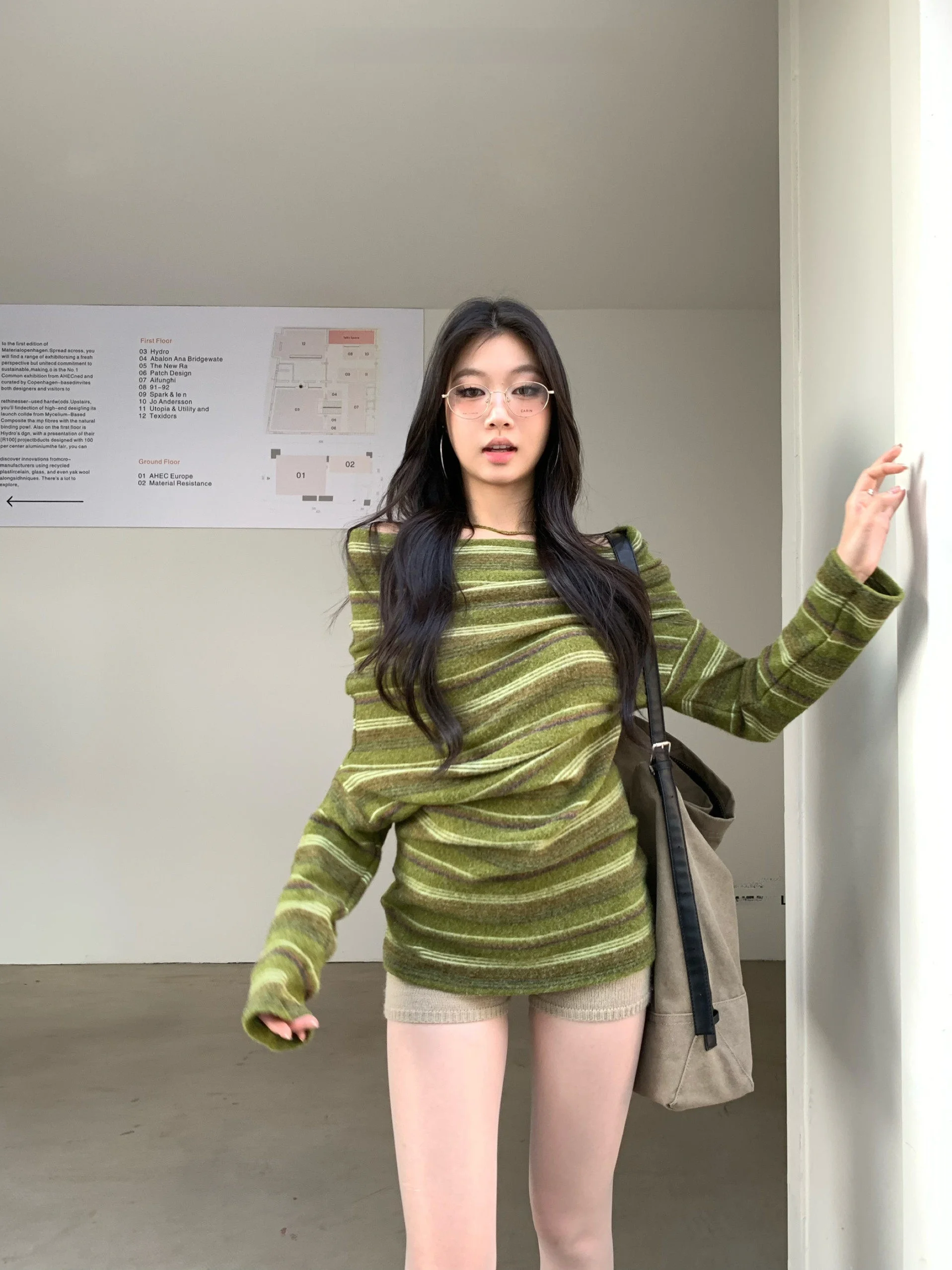 

Женская футболка Fortunee Furry с длинным рукавом на одно плечо, в полоску, с дизайнерским плиссированным неровным краем, для повседневной носки...