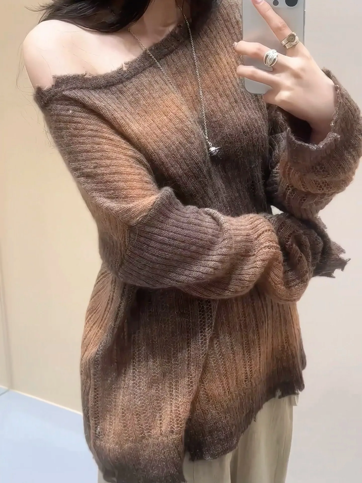

2025 Early autumn laid-back style loose gradient color one-shoulder knitted sweater women's casual and versatile sweater top