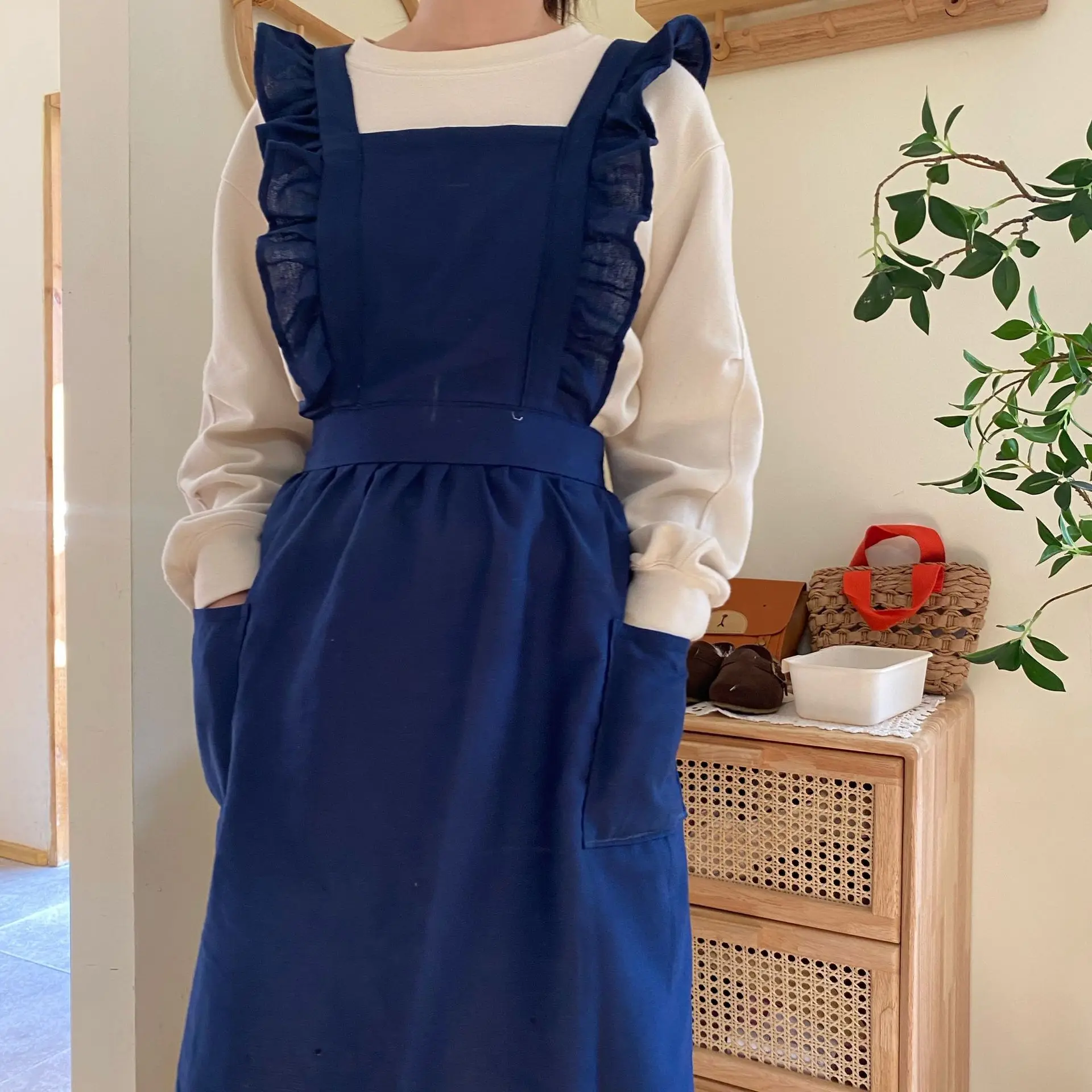 Japanese and Korean style linen kitchen apron for women, for cooking and baking, solid color style, lace bib apron style