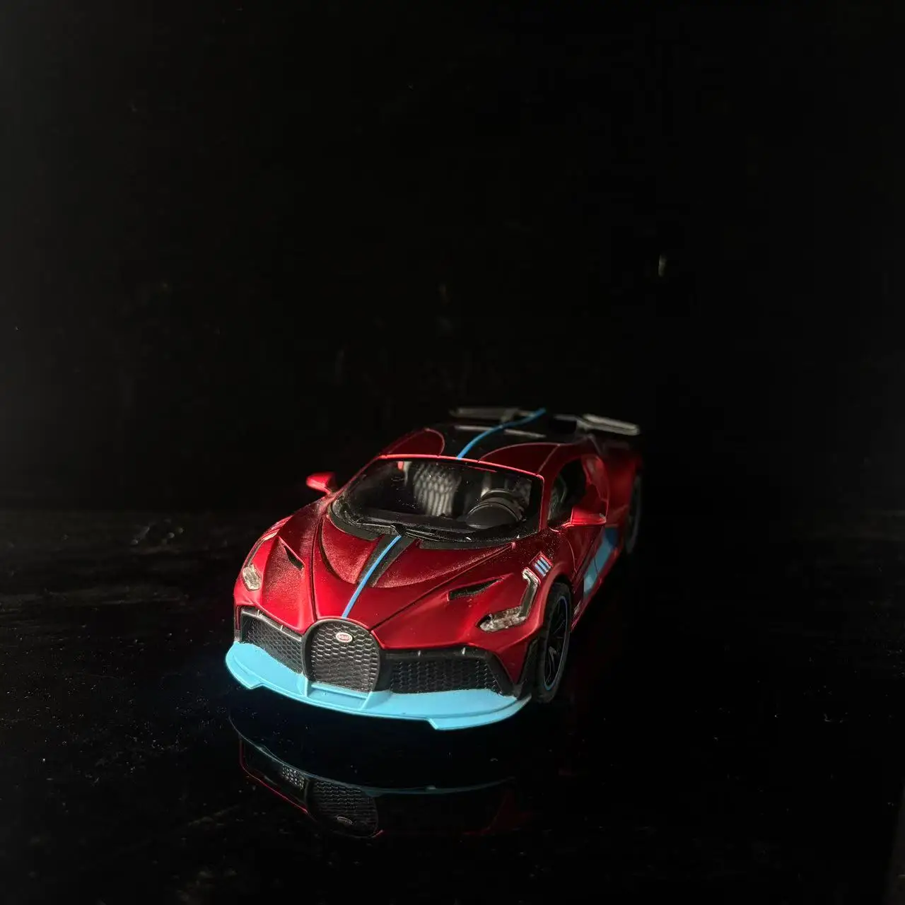 

1:32 Alloy sports car Divo sound and light pull back toy sports car, model tabletop ornament children's gift