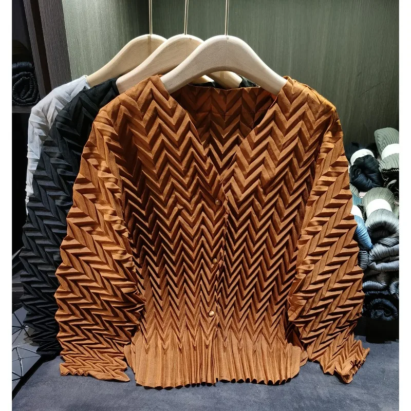 

Жакет-кардиган Miyake Plisse 2026: новый, простой, с длинным рукавом, женский, дизайнерский, нишевый, с V-образным вырезом, свободный, однотонный, для повседневной носки