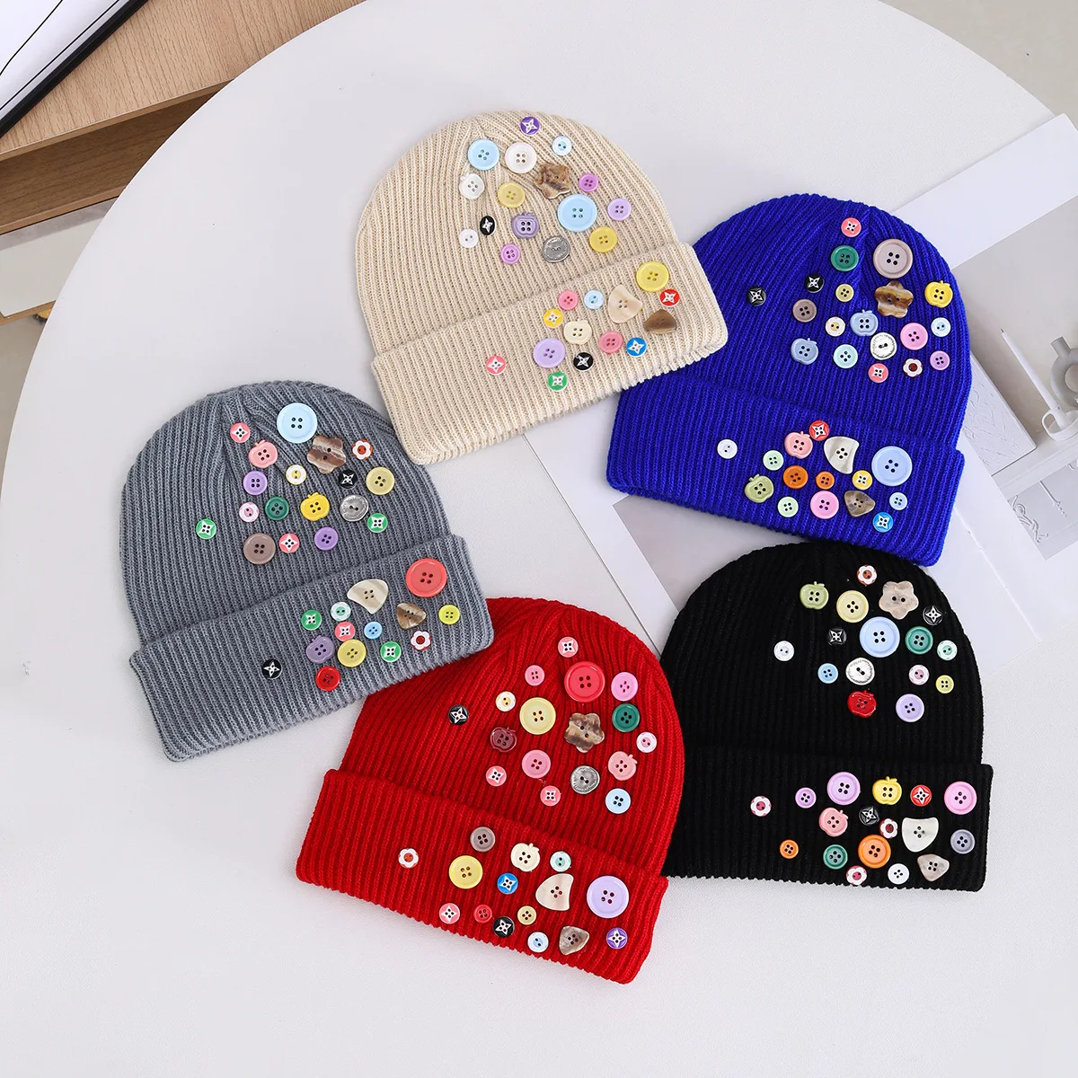 Colorful Irregular Button-Decorated Cuffed Knit Beanie for Women, Autumn and Winter Warm Woolen Elastic Personality Niche Design