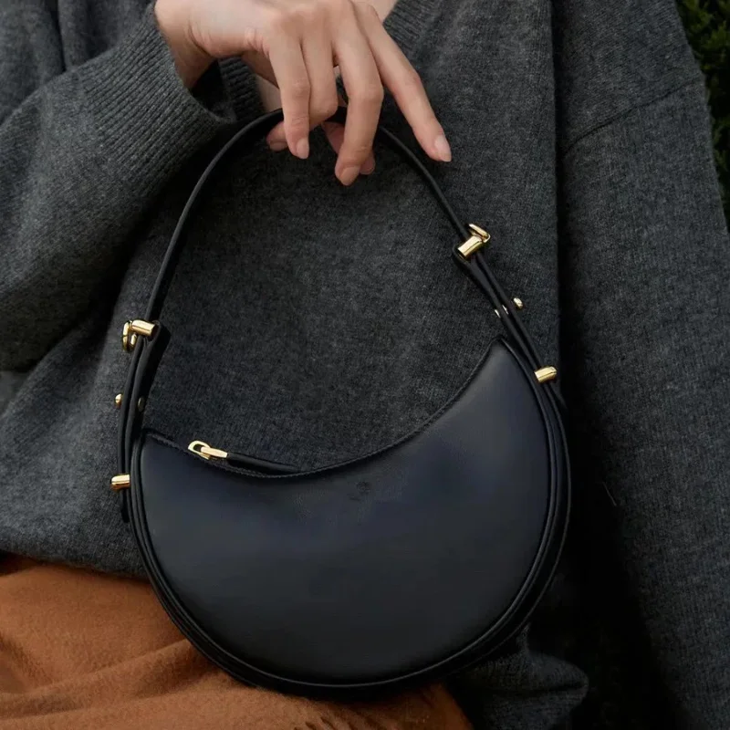 

PR 2024 new crescent shaped portable versatile practical armpit bag simple and high-end shoulder bag trendy women's bag