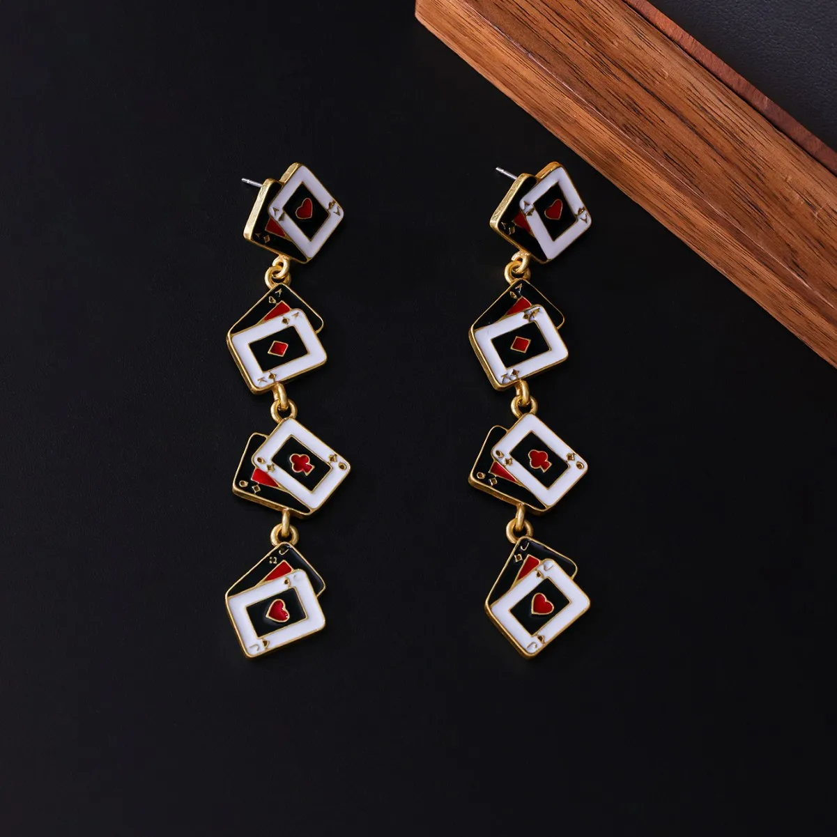 ポーカーカードデザインイヤリング-ユニークでおしゃれな不規則な正方形のタッセルイヤリング-イヤースタッド