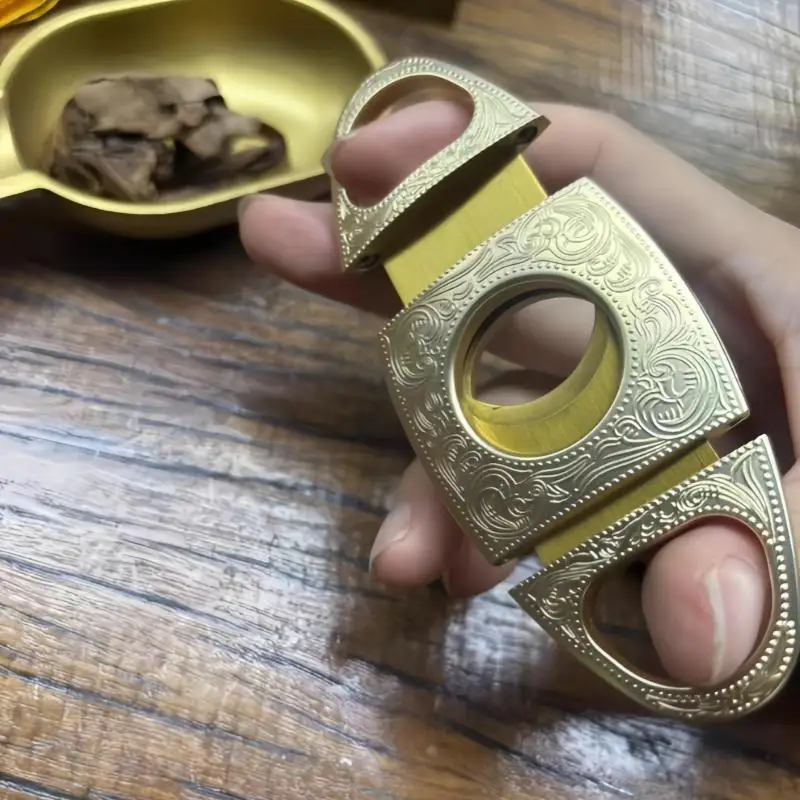Four hole double-edged scissors, four hole V-shaped desktop cigar cutter, fashionable high-end wooden gift box