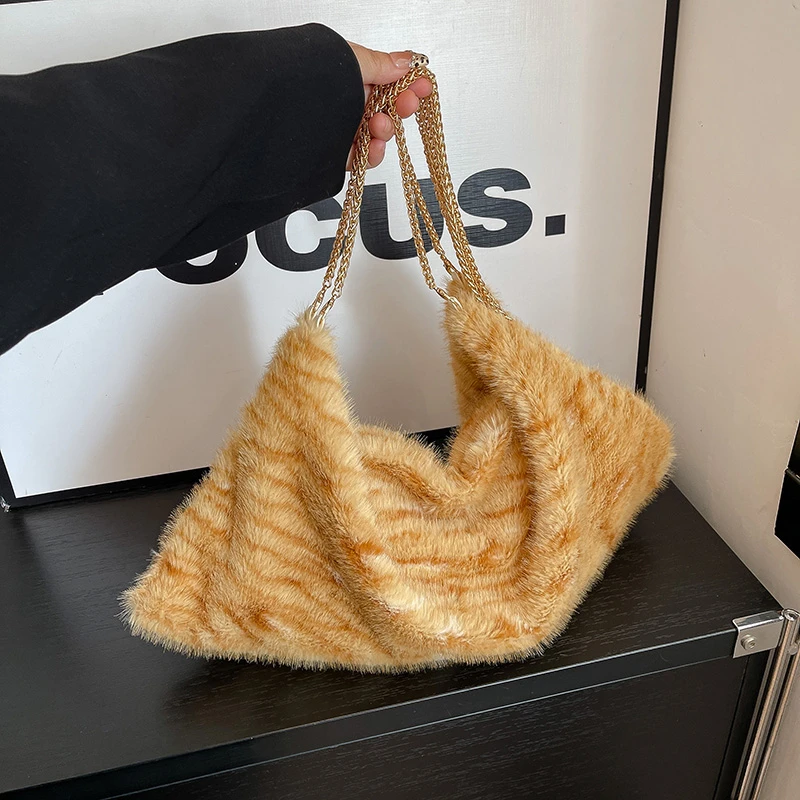 

Fashion Hobo Shoulder Bag For Women 2025 Winter Fashion Plush Underarm Handbag Faux Fur Lady Bag Big Dumpling Crossbody Bags