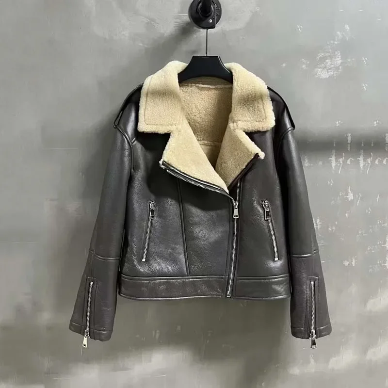 Manteau d'hiver pour femmes, Style Locomotive, veste courte en vraie fourrure de mouton avec col rabattu, épais et chaud, vêtements d'extérieur en fourrure de haute qualité